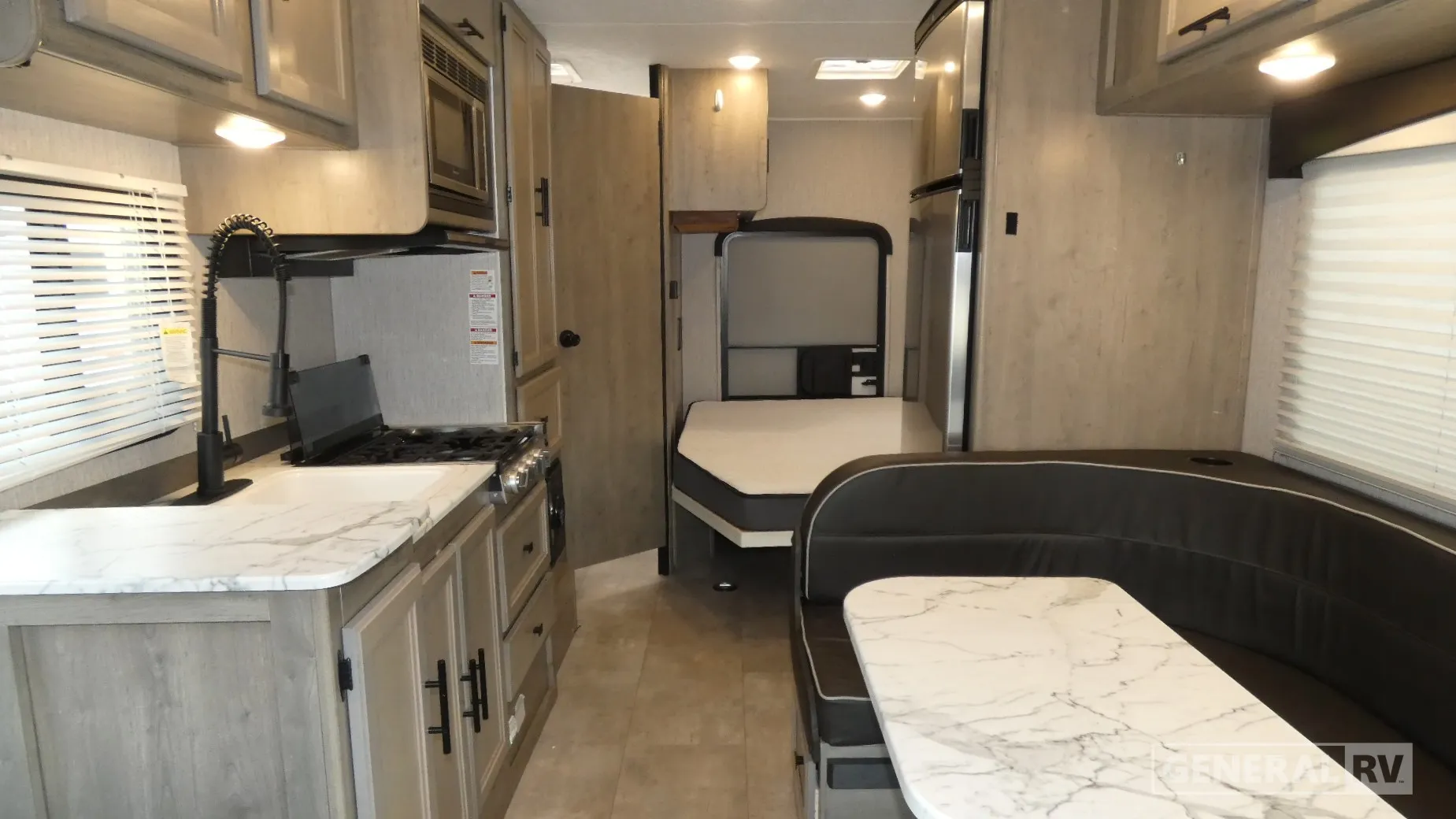 2021 Coachmen Freelander 22XG - Photo 3