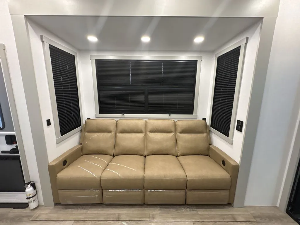 2026 Brinkley Model G 4000, Photos photo 13