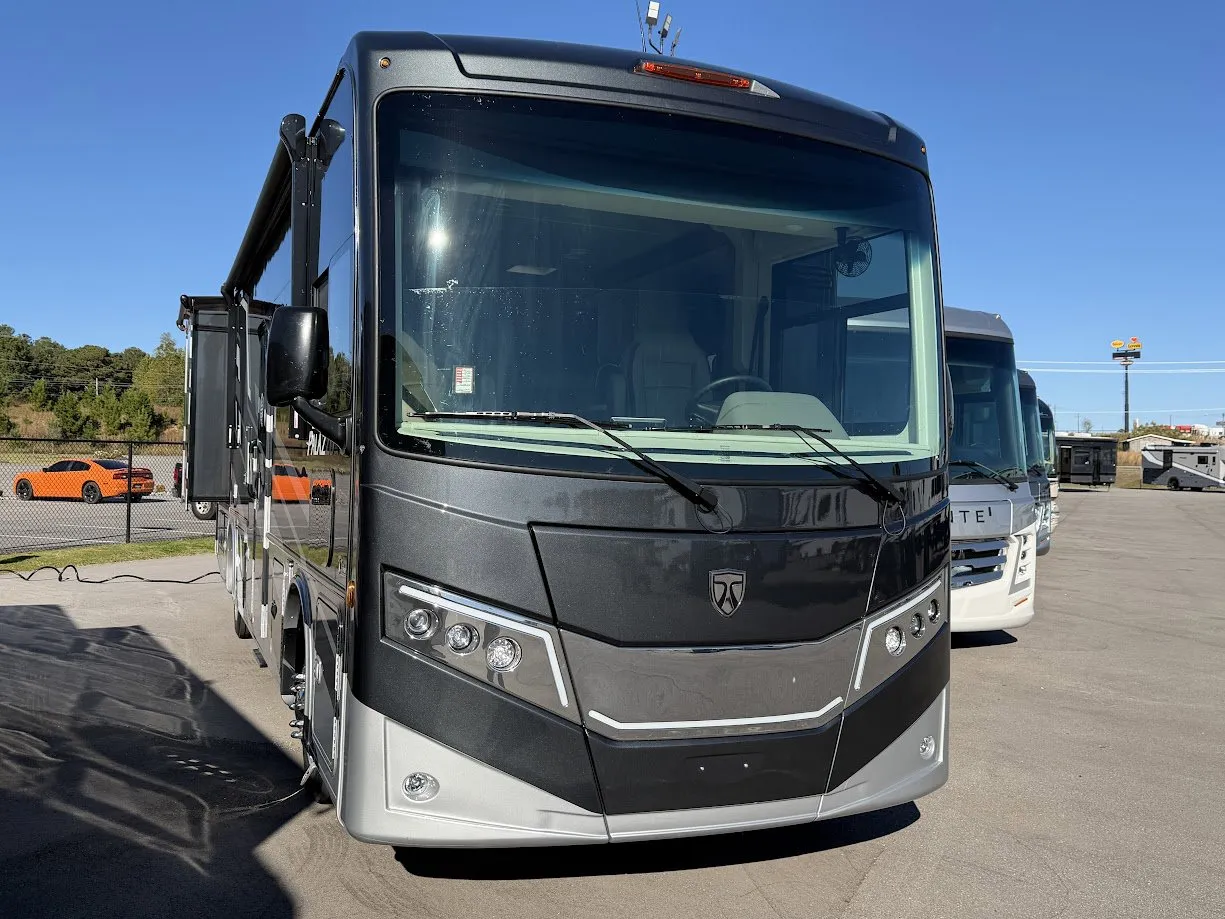 2026 Thor Motor Coach Palazzo GT 33.5 - Photo 2