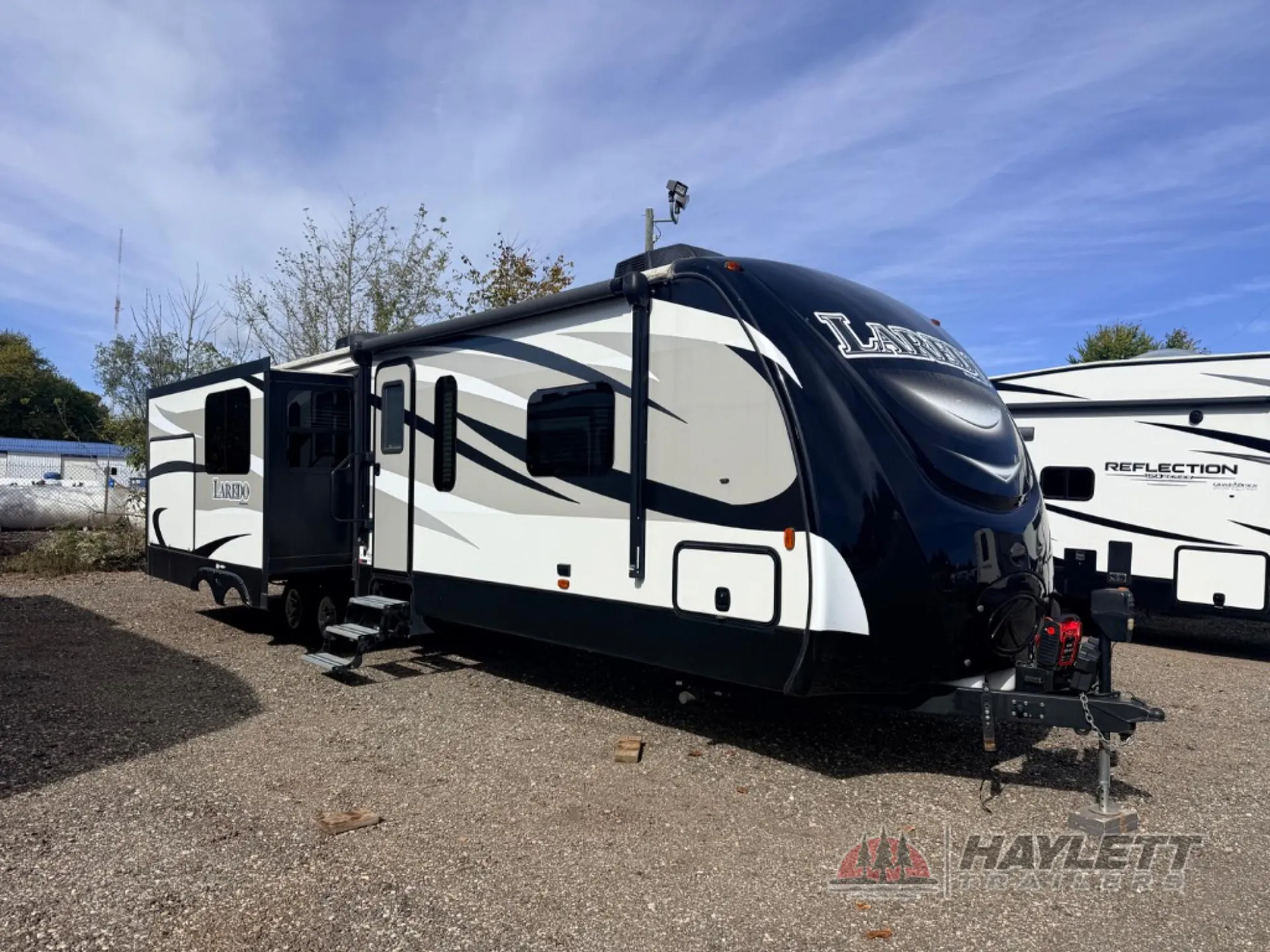 2017 Keystone Laredo 330RL - Photo 2