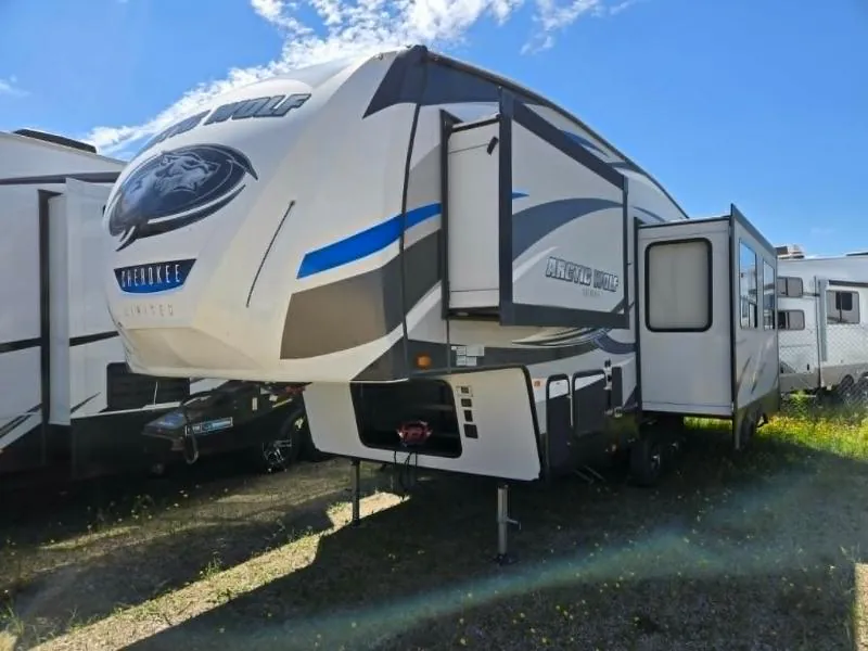 2018 Forest River Cherokee Arctic Wolf 255DRL4 - Photo 4