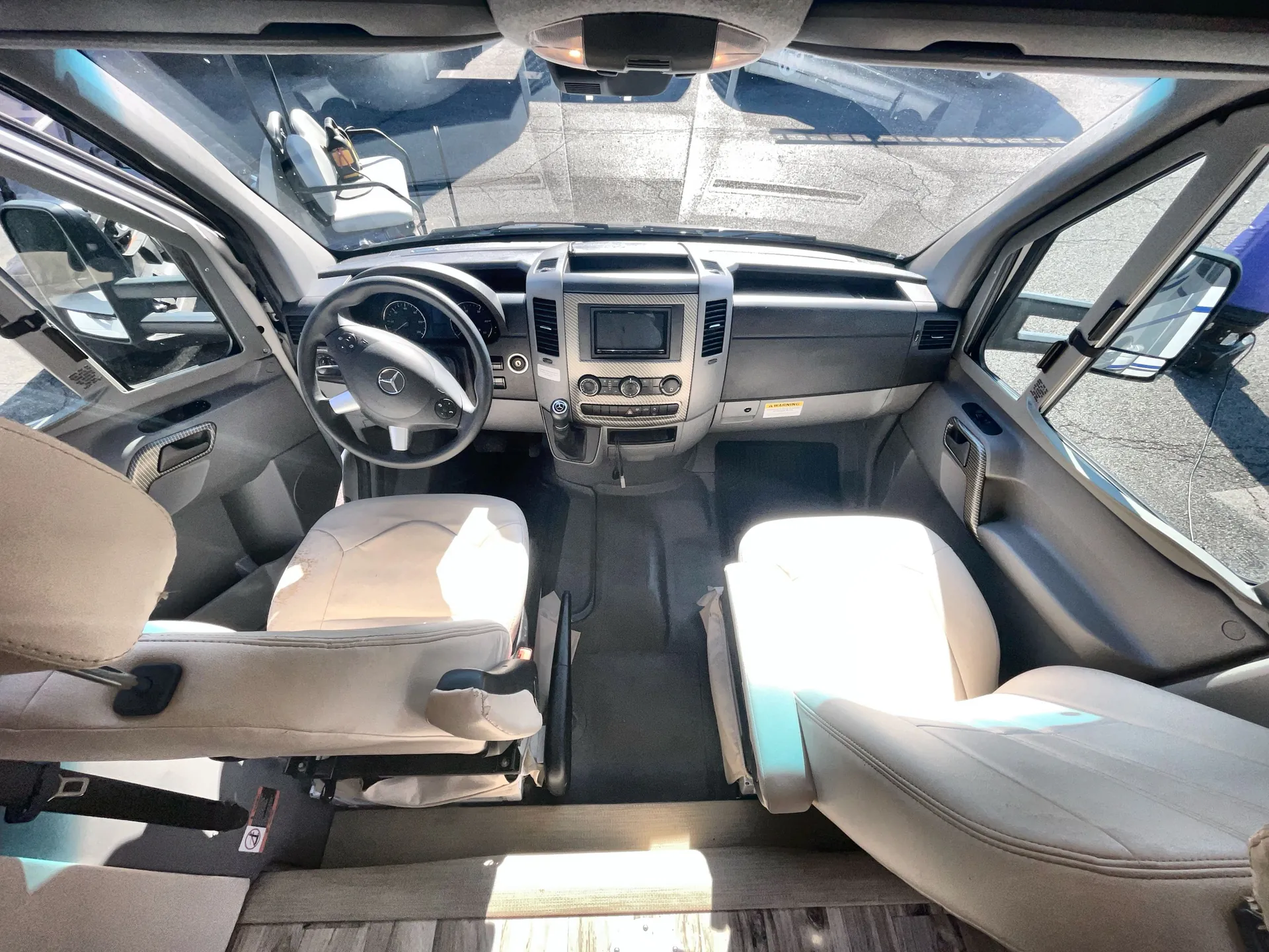 2019 Tiffin Wayfarer 25 QW — living area main
