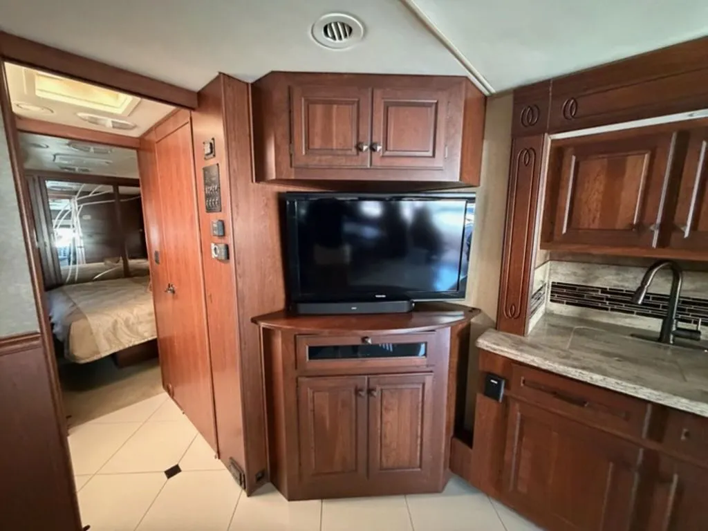 2013 Forest River Berkshire 360QL - Photo 4