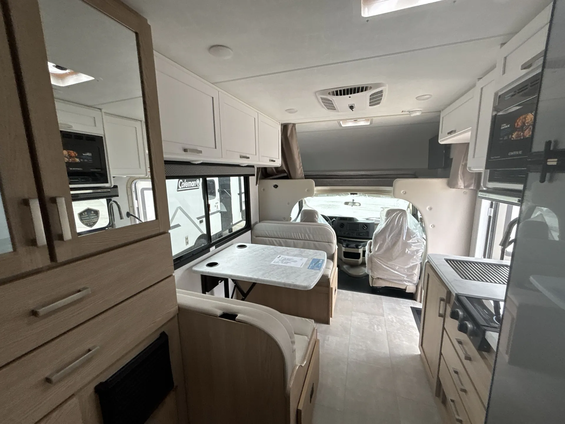 2026 Thor Motor Coach Freedom Elite 21HE — living area main