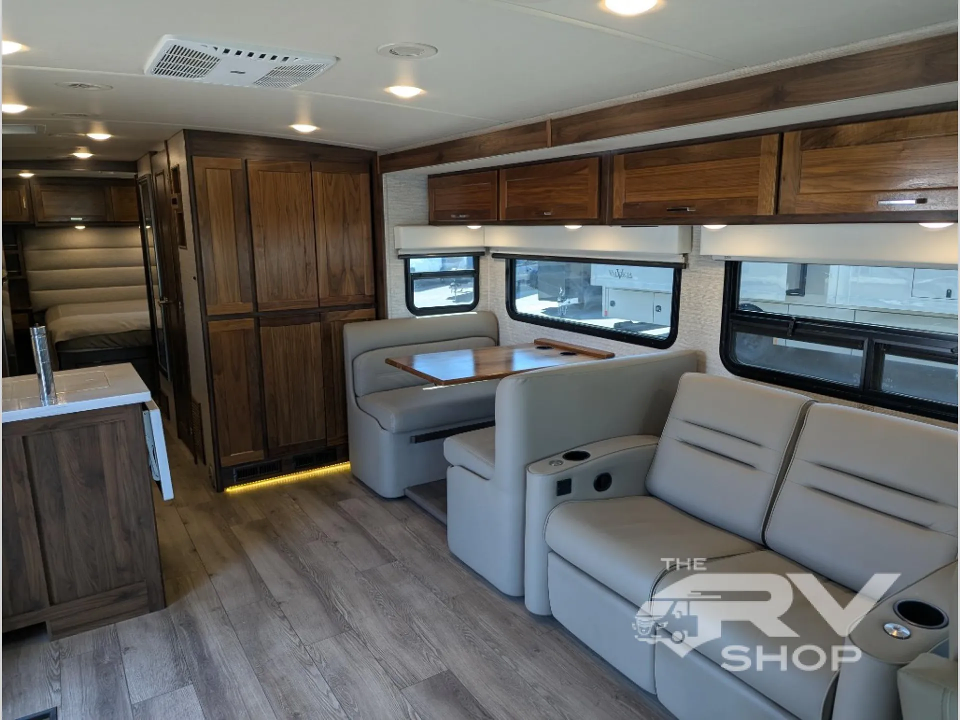 2020 Winnebago Forza 34T - Photo 4