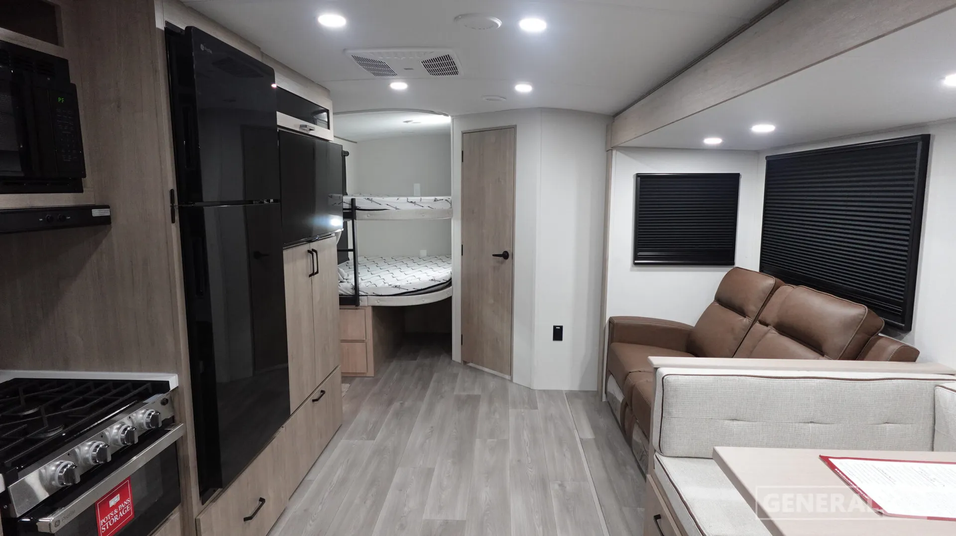 2026 Grand Design Imagine 2800BH - Photo 3