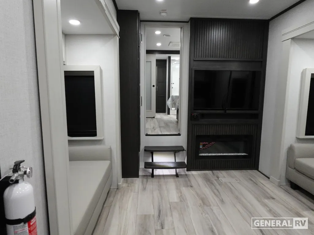 2026 Keystone Alpine 3820FK - Photo 3