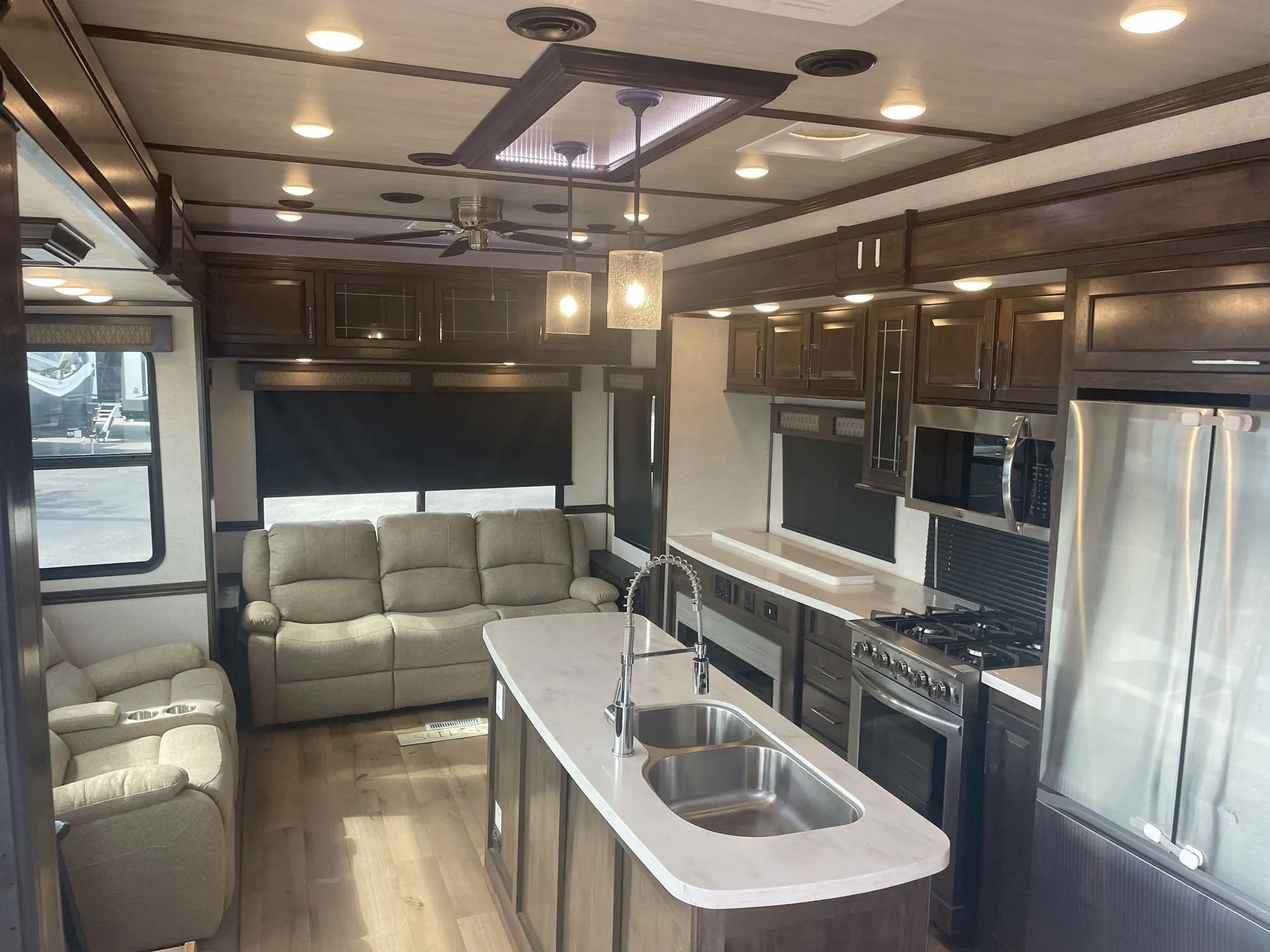 2021 Dutchmen Yukon 320RL - Photo 3