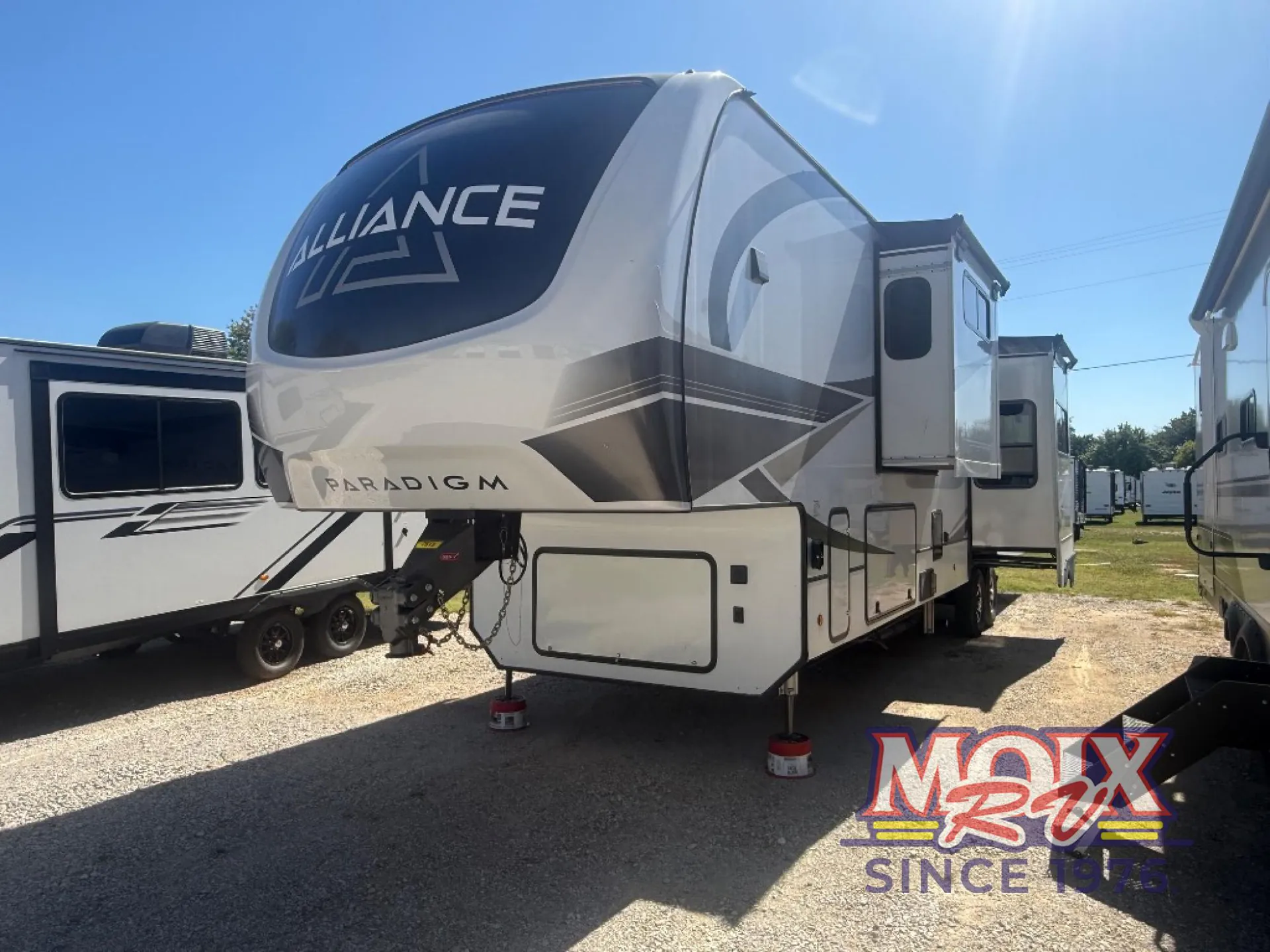 2023 Alliance RV Paradigm 382RK - Photo 4