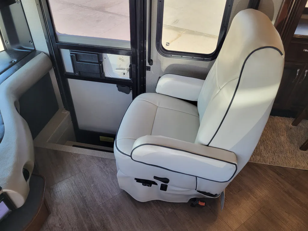 2018 Fleetwood Pace Arrow LXE 38F, Photos photo 26