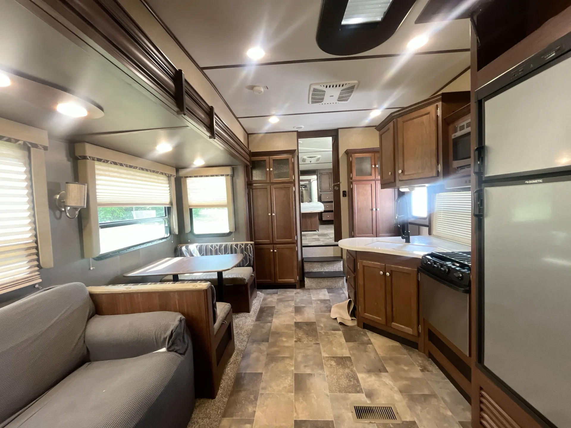 2018 Keystone Sprinter 293FWBHS — living area main