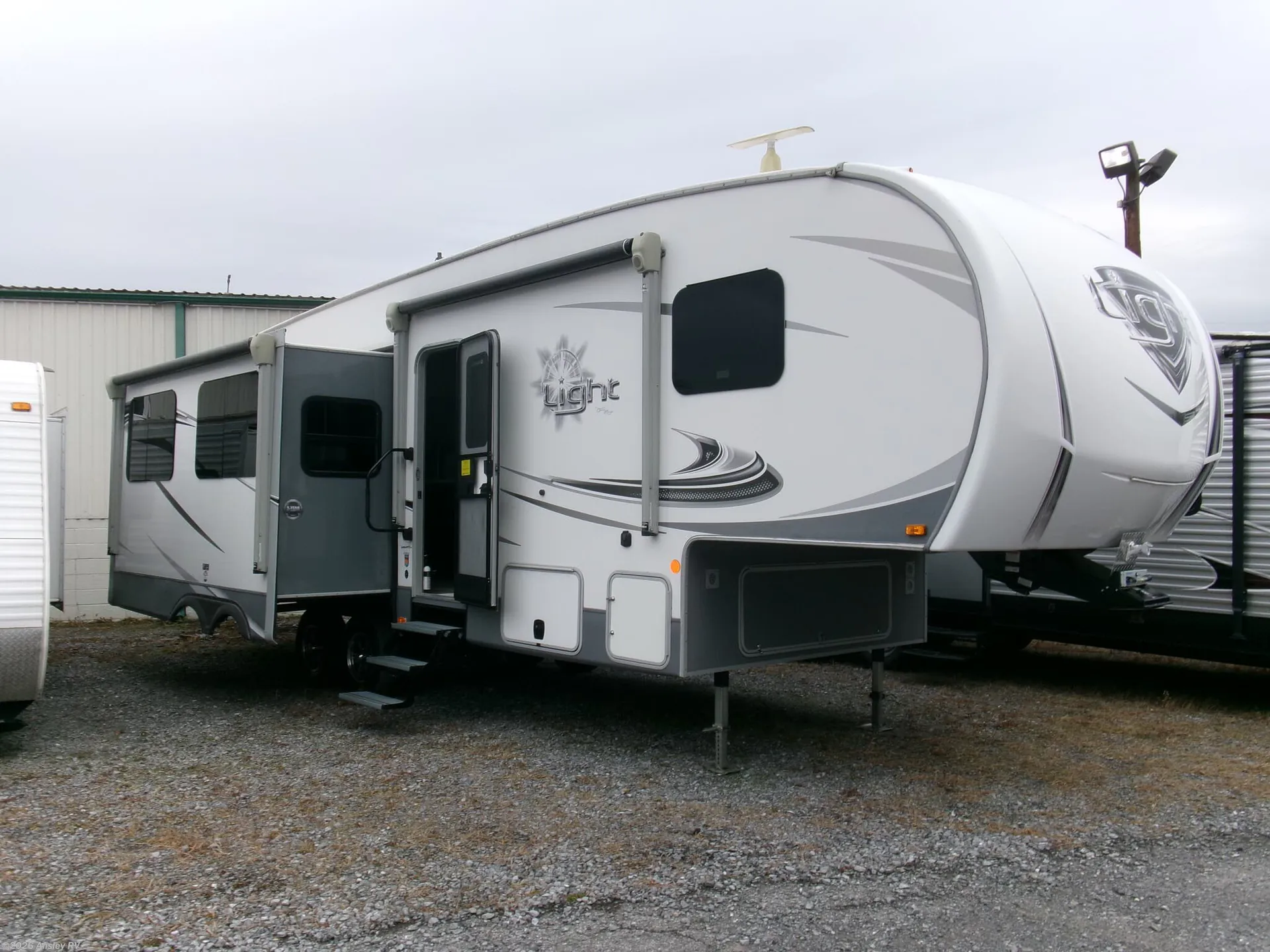 2020 Highland Ridge Light 291RLS - Photo 2