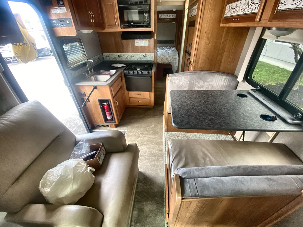 2015 Fleetwood Flair 26D, Photos photo 4