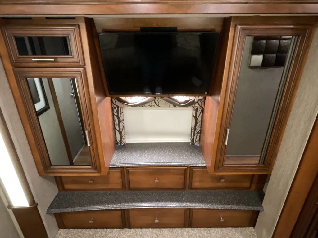 2016 Newmar Canyon Star 3921, Photos photo 36