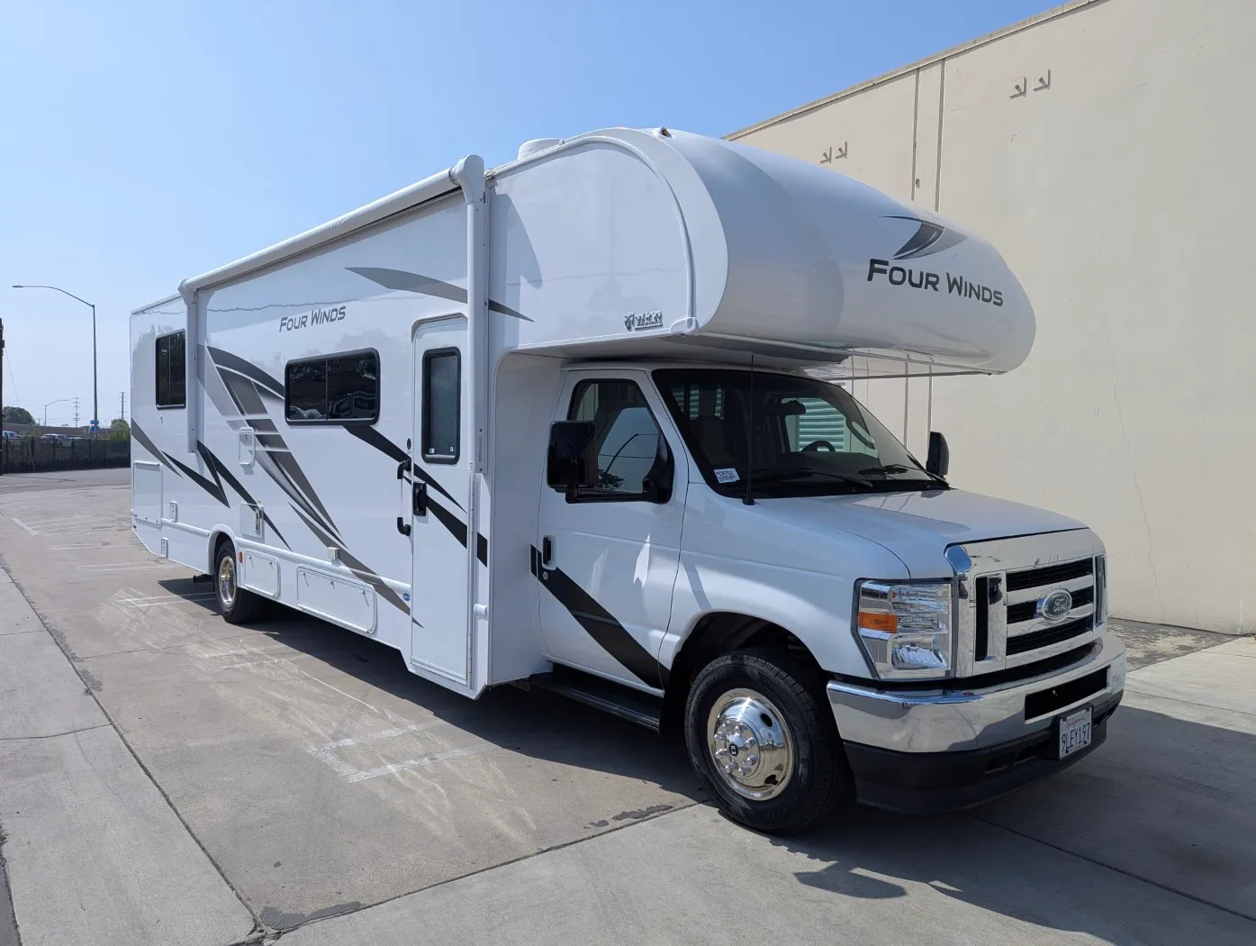 2025 Thor Motor Coach Four Winds 31MV - Photo 2