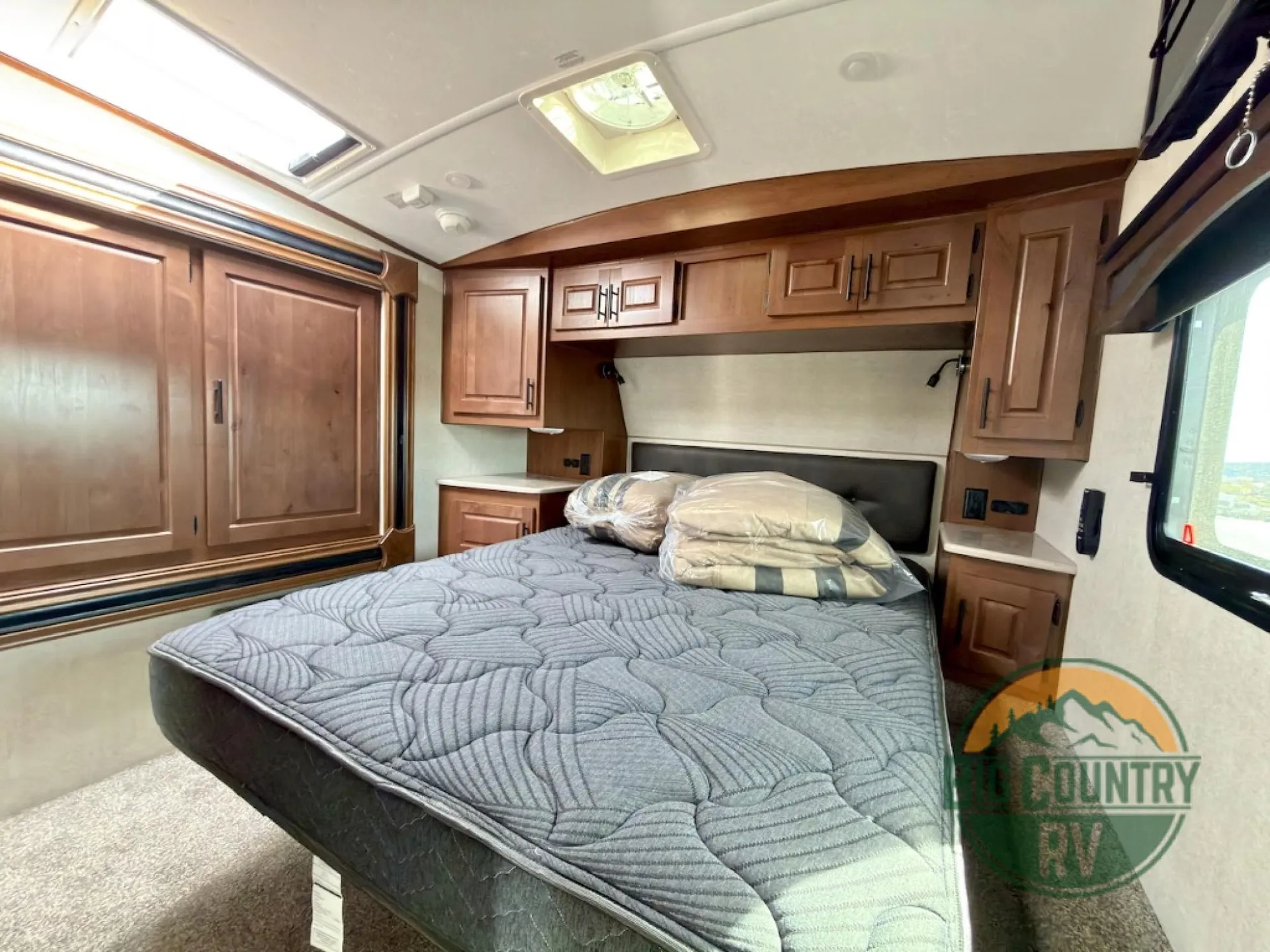 2026 Outdoors RV Glacier Peak Titanium Series F28RKS - Photo 3