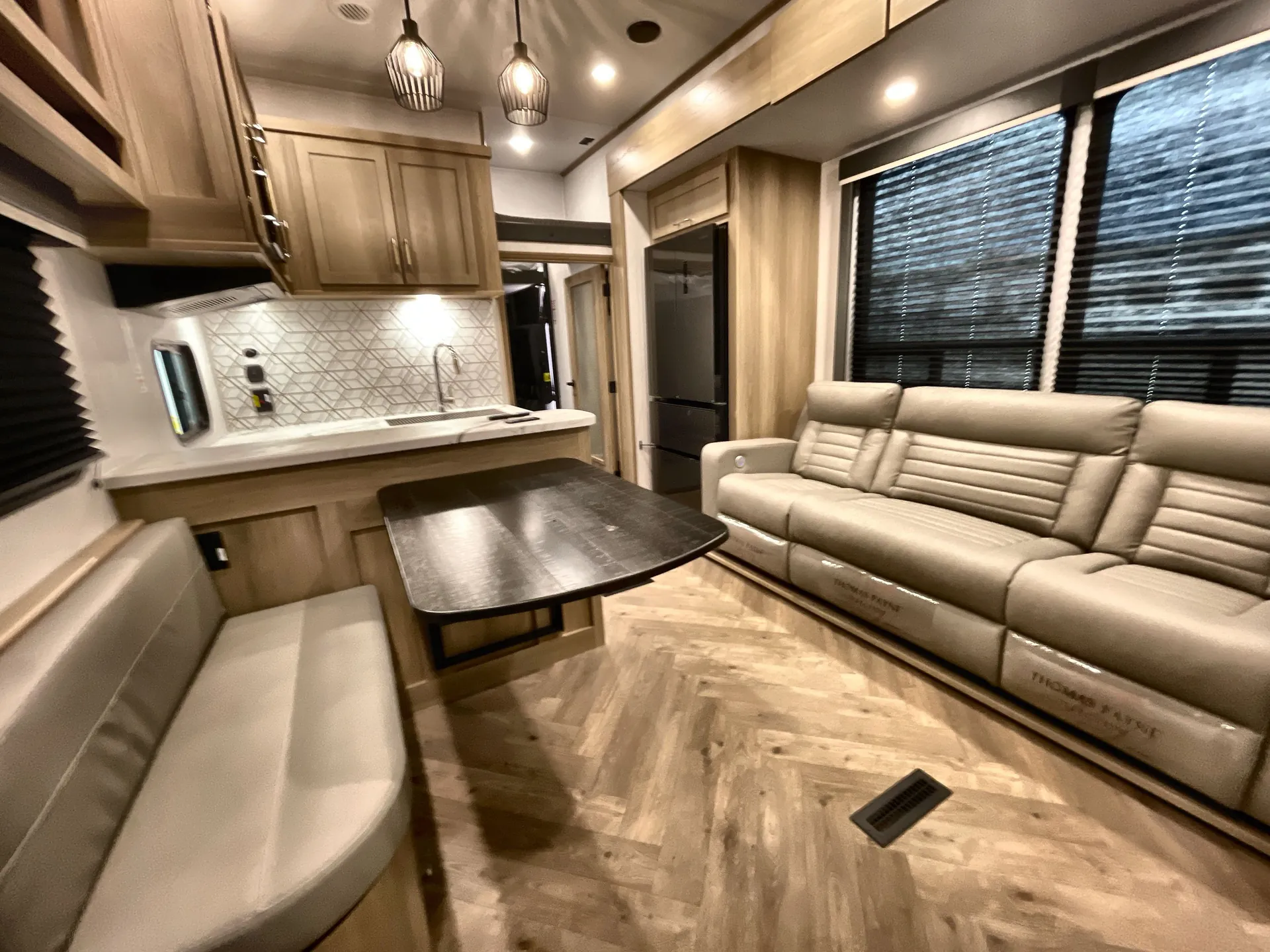 2026 Keystone Carbon 338 — living area main