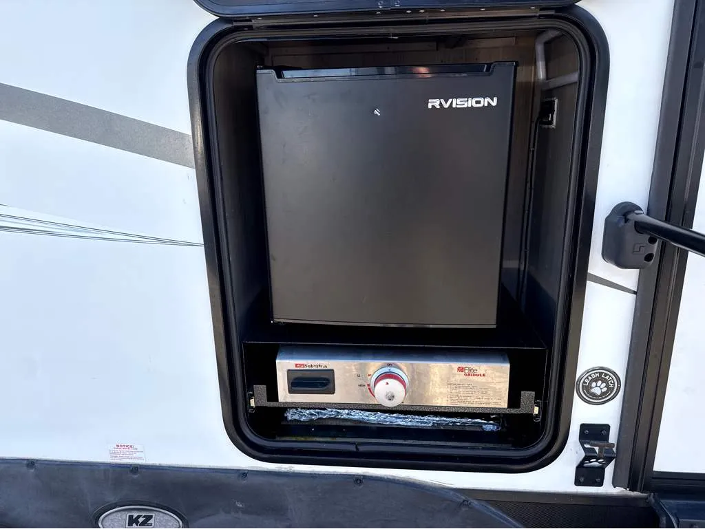 2022 K-Z Connect SE C221FKKSE dealer photo 8 from Great American RV SuperStores