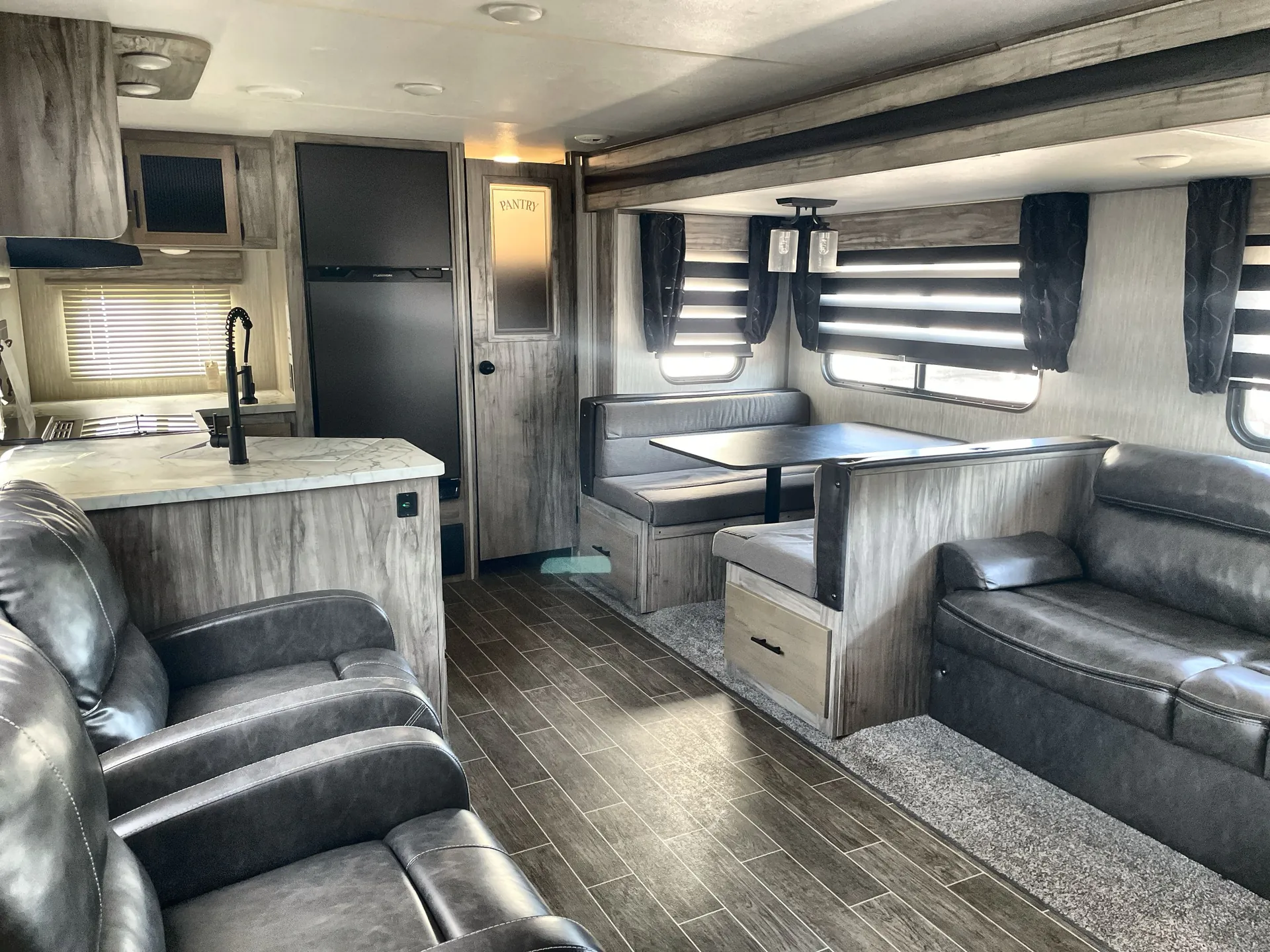 2020 Forest River Cherokee Alpha Wolf 27RK-L — campside