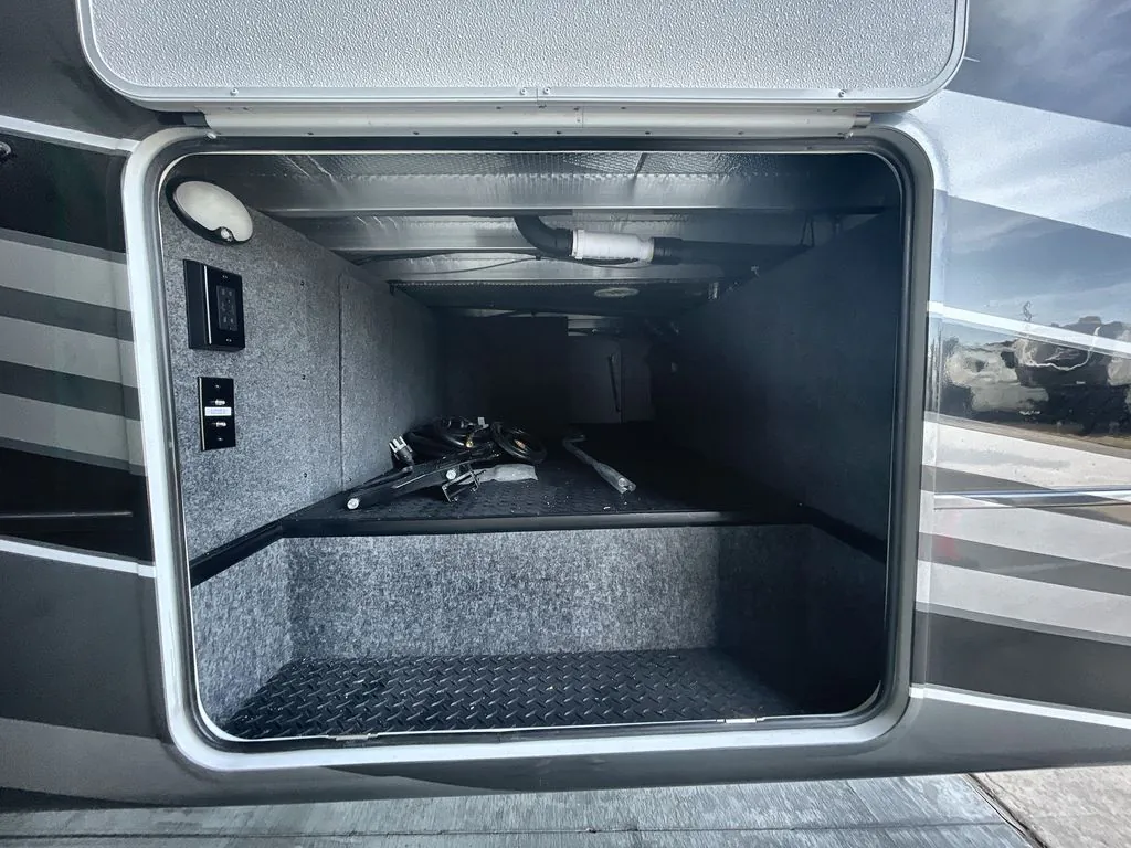 2025 Jayco Seismic Luxury Series 4113, Photos photo 6