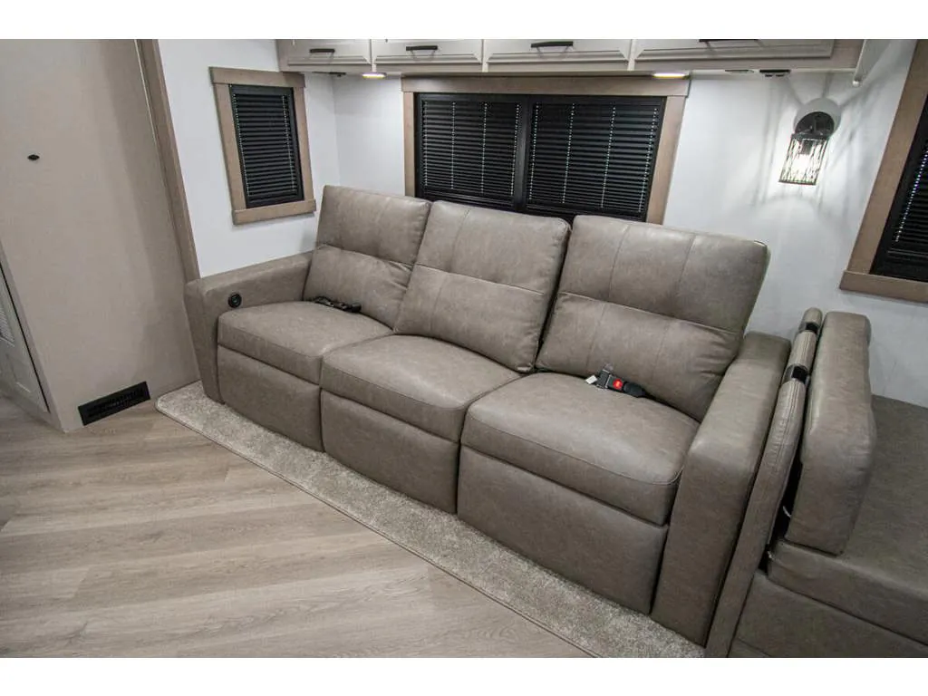 2027 Entegra Coach Emblem 36U, Photos photo 10