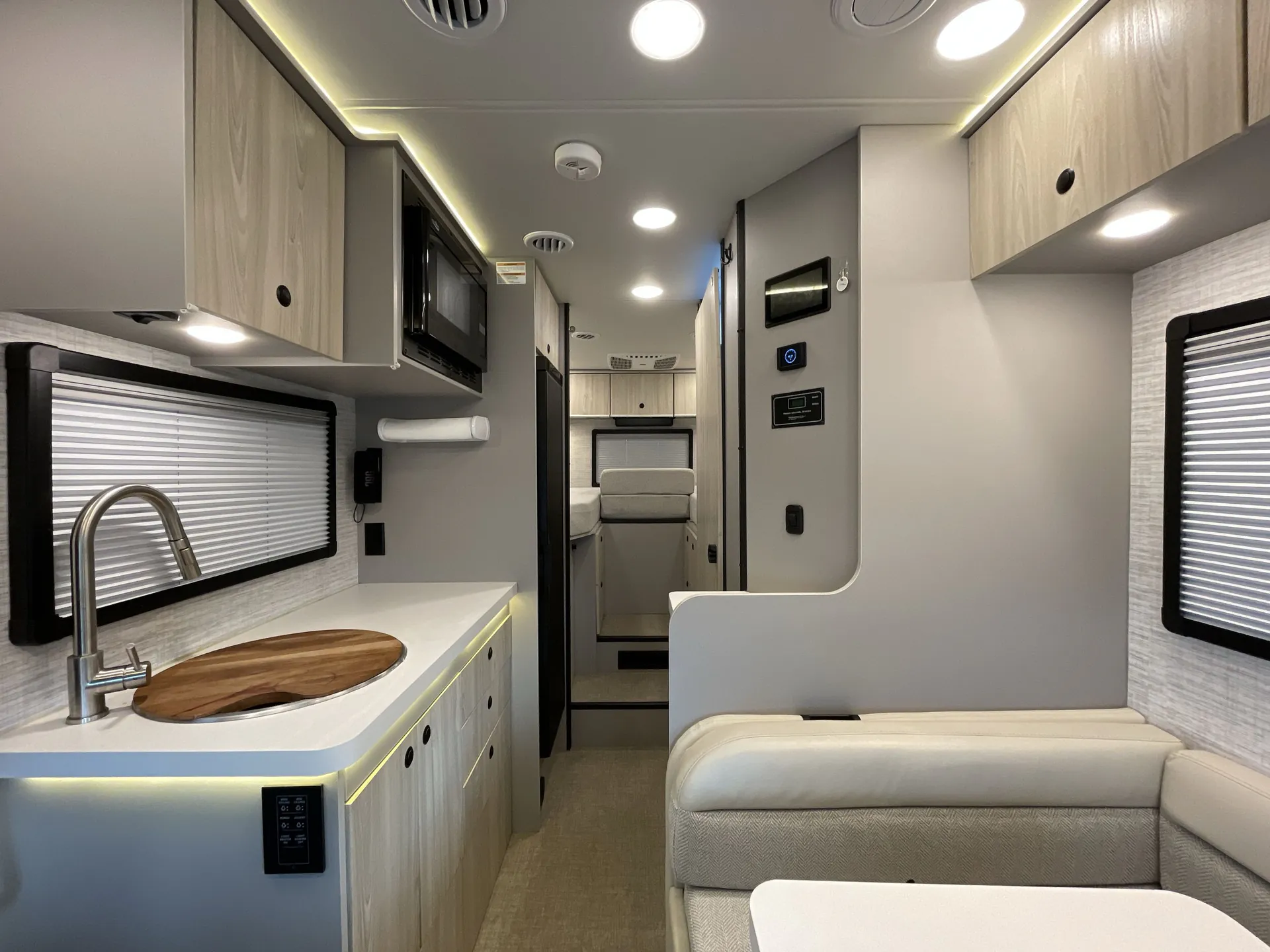 2024 Jayco Granite Ridge 22T - Photo 3
