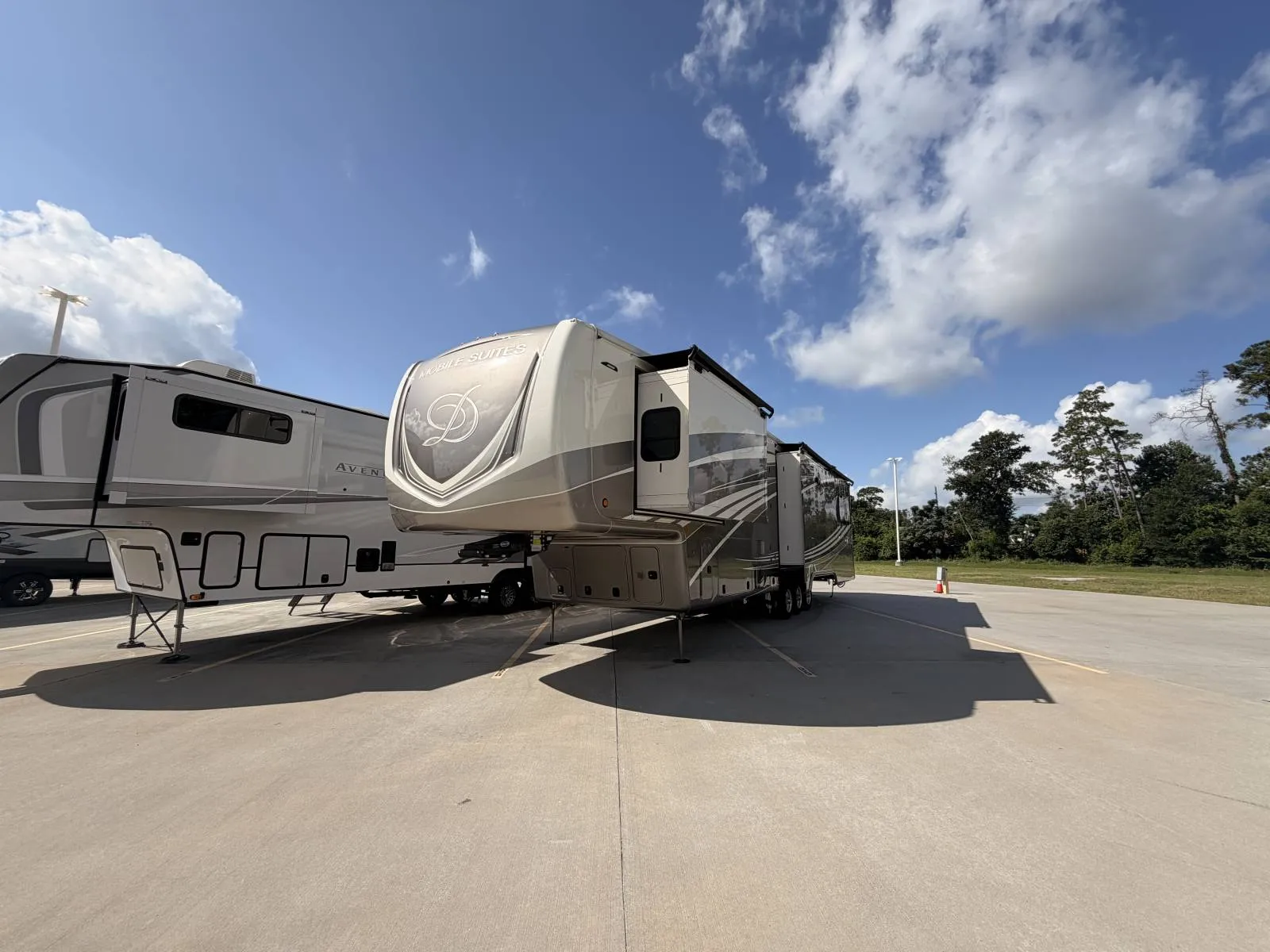 2022 Drv Llc MOBILE SUITES 44 MEMPHIS - Main photo