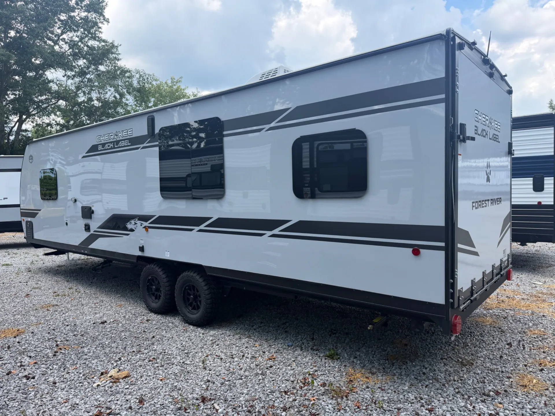 2027 Forest River Cherokee Grey Wolf Black Label 24RRTBL — Photo 7