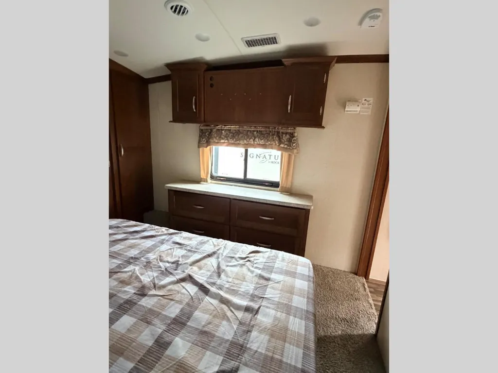 2017 Forest River Blue Ridge Cabin 304SR, Photos photo 16