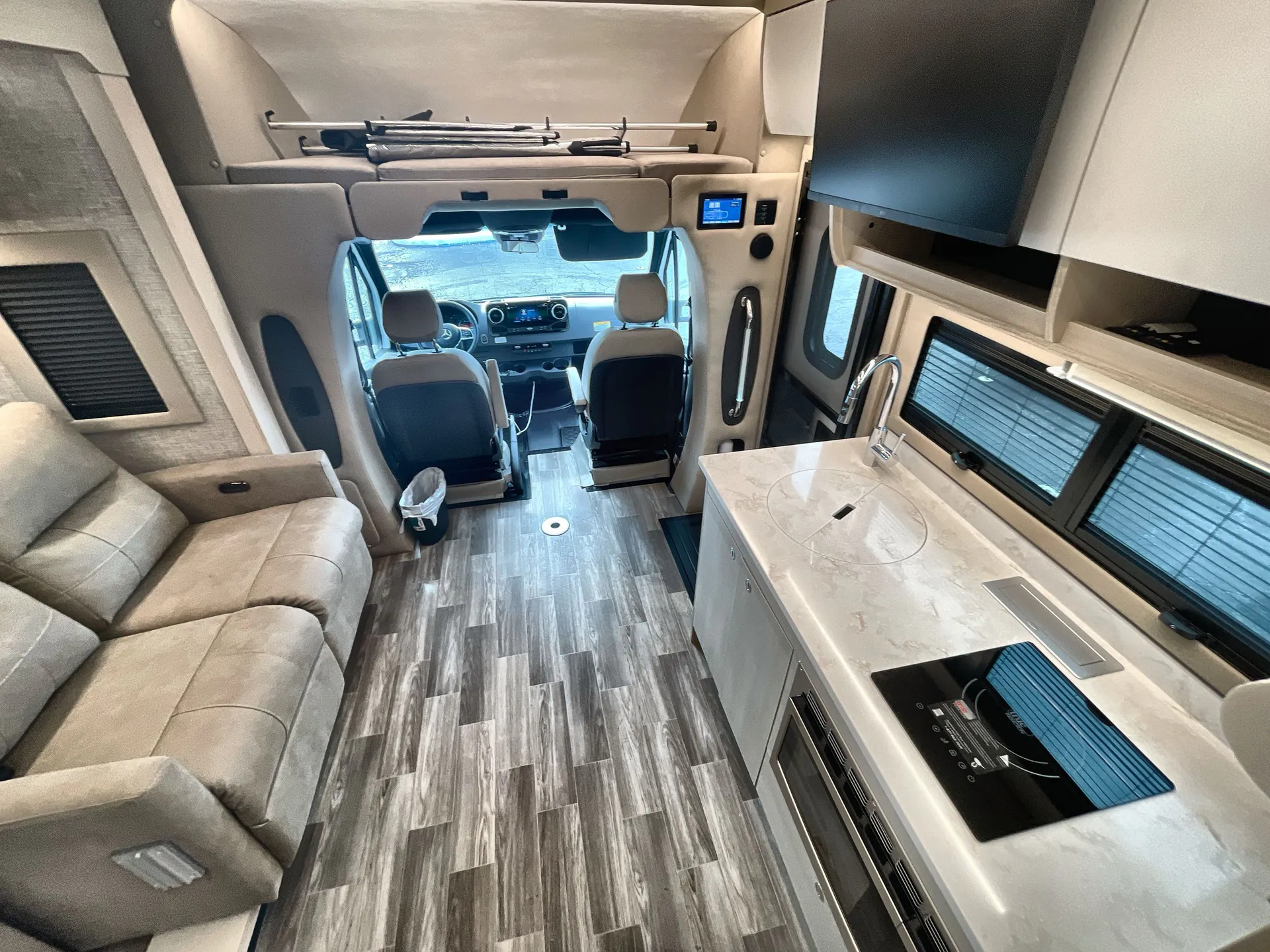 2026 Tiffin Wayfarer 25 XLW — living area main