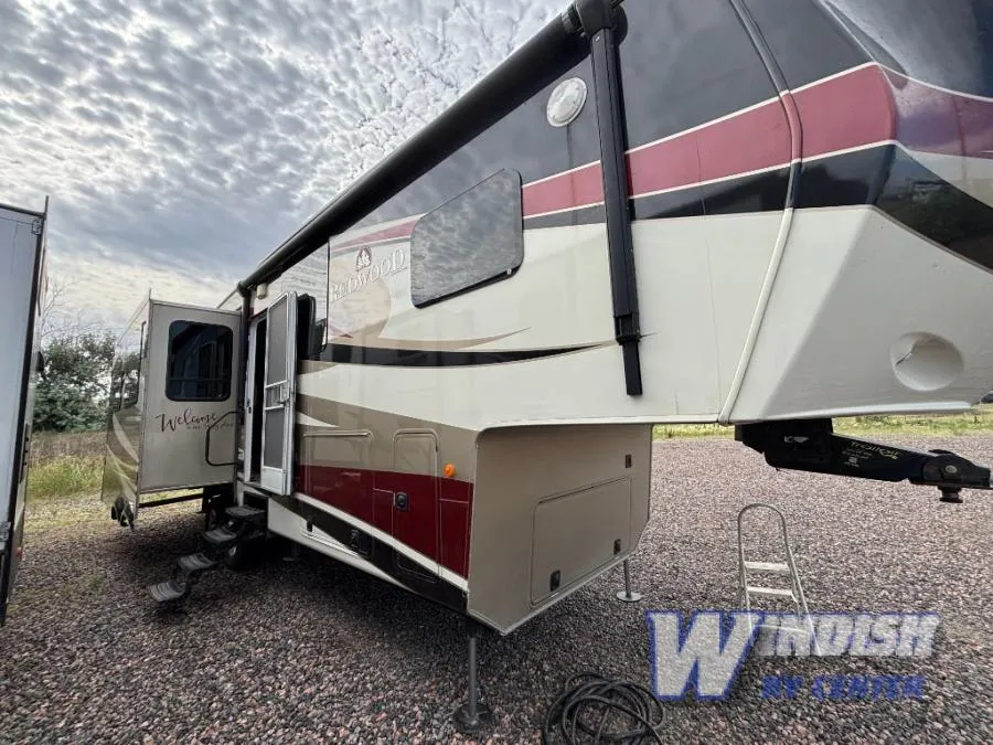 2014 Redwood RV Redwood 31SL - Main photo