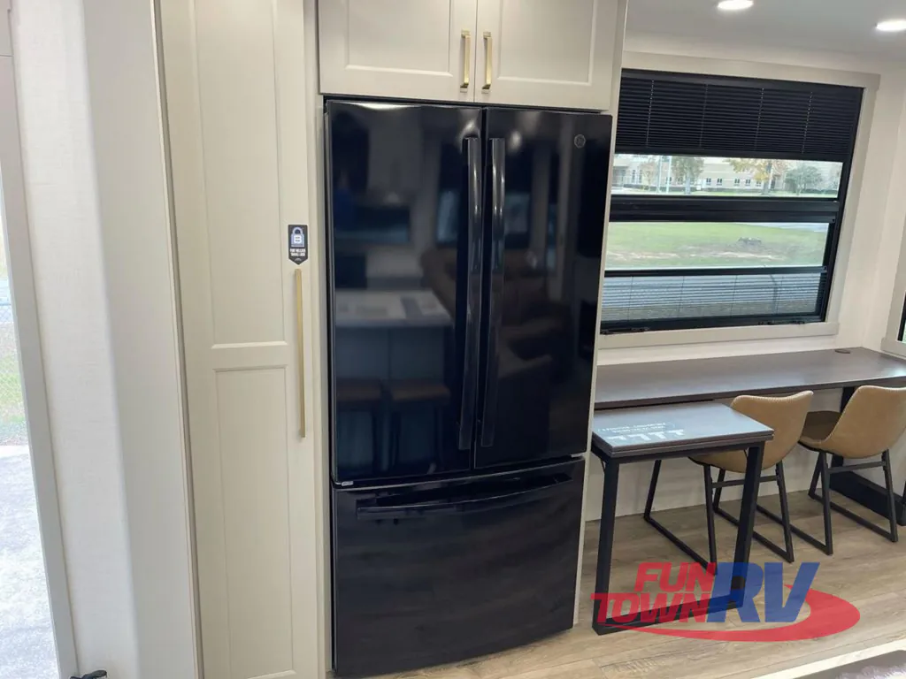 2026 Brinkley Model G 4150, Photos photo 9