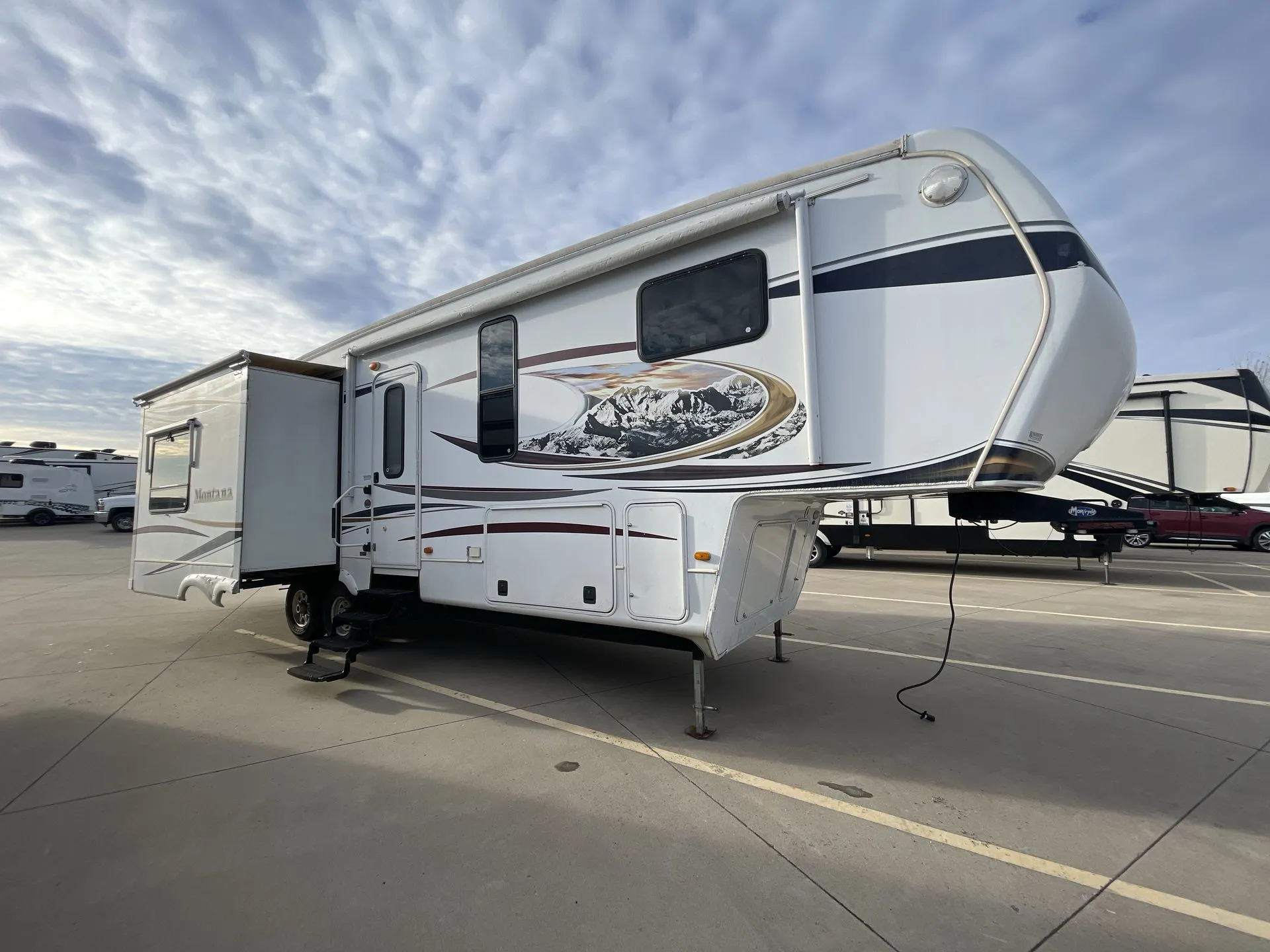 2013 Keystone Montana 3100RL - Photo 2
