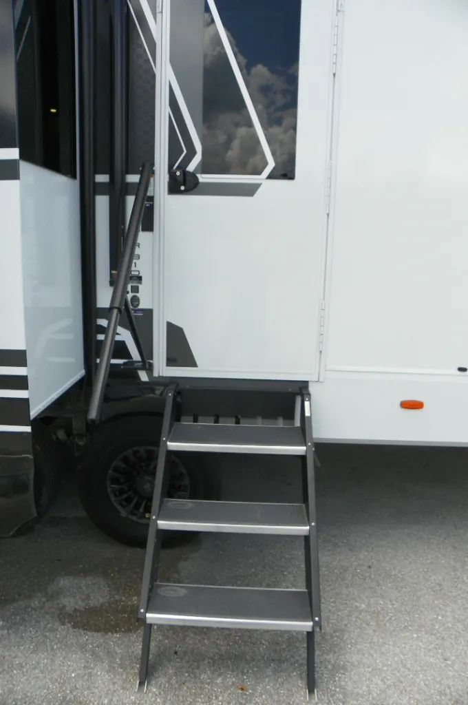 2025 Brinkley Model Z Air 310, Photos photo 12