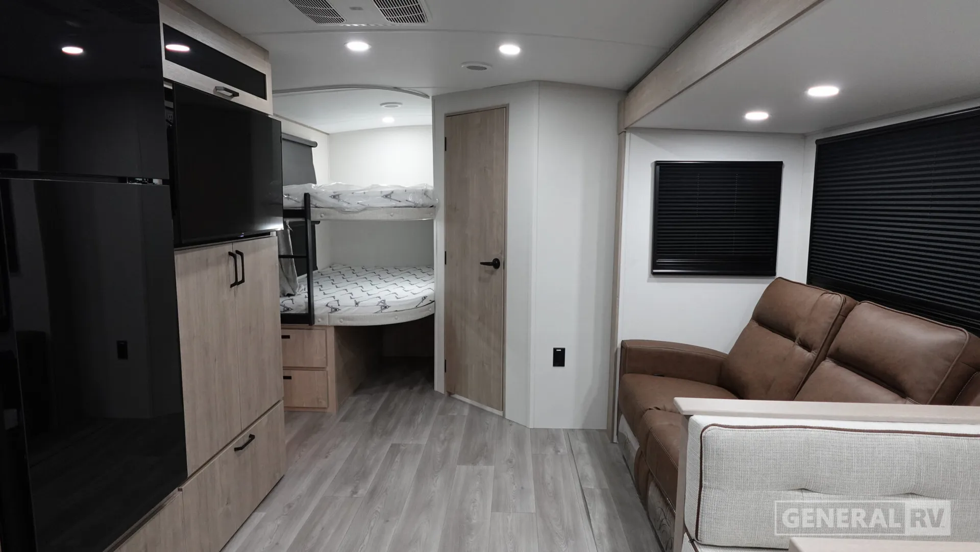 2026 Grand Design Imagine 2800BH - Photo 3