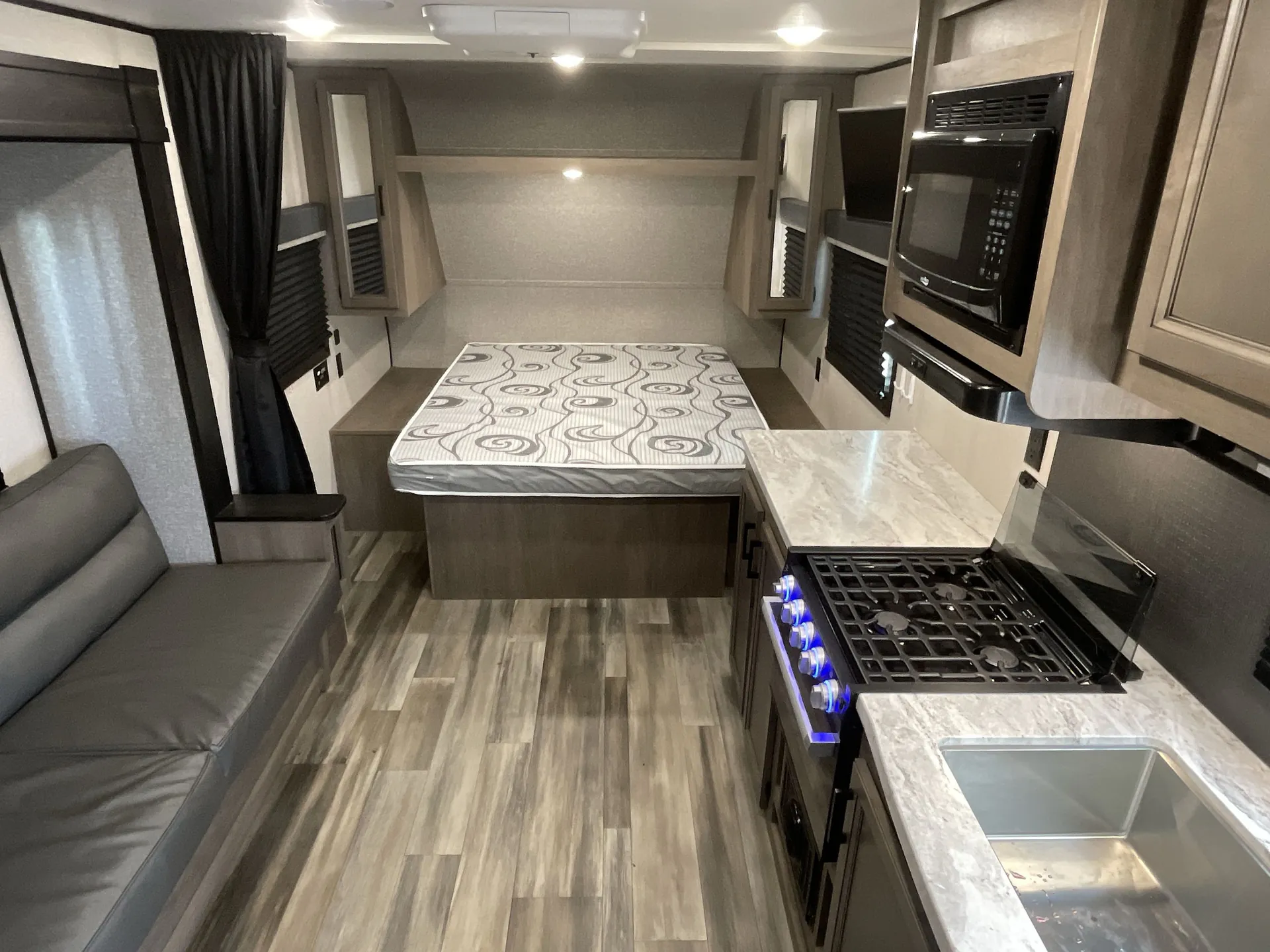 2022 Starcraft Autumn Ridge 20FBS — living area main