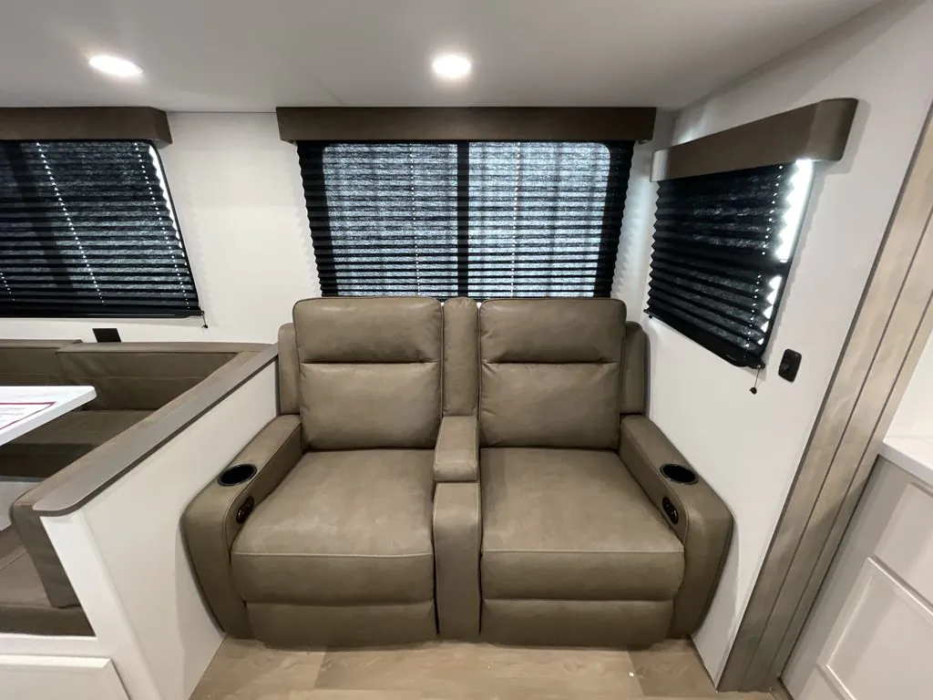 2027 Grand Design Transcend 335BHT, Photos photo 15