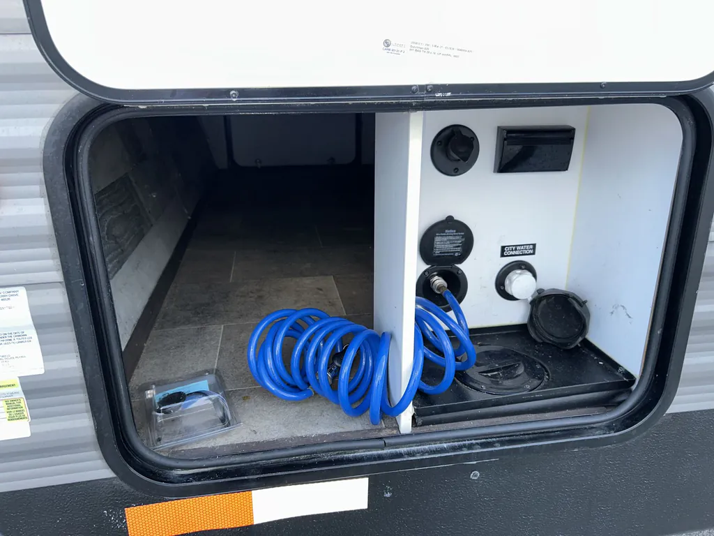 2021 Dutchmen Coleman Lantern 251TQ, Photos photo 10