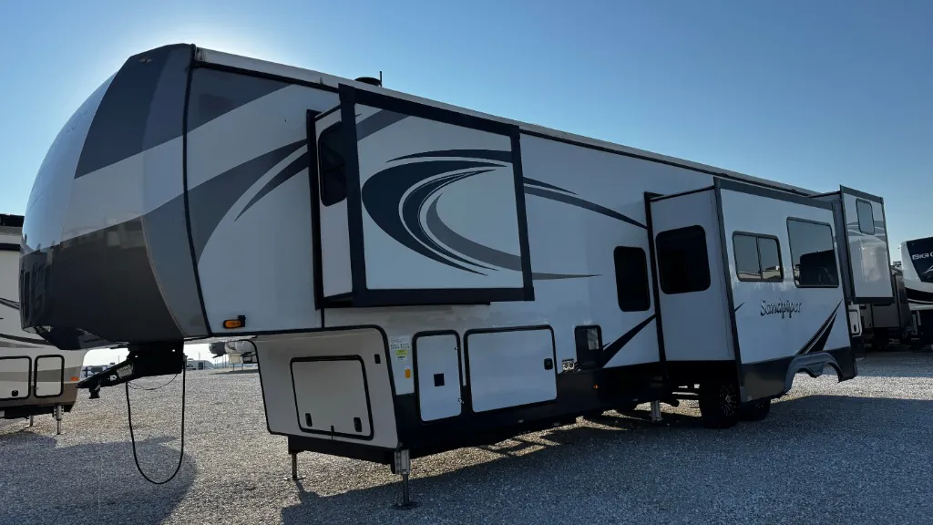 2022 Forest River Sandpiper Luxury 388BHRD - Photo 4