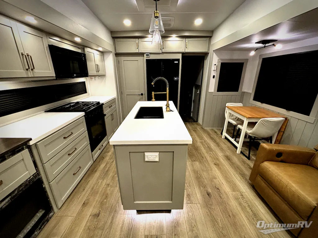 2025 Brinkley Model Z 3400, Photos photo 4