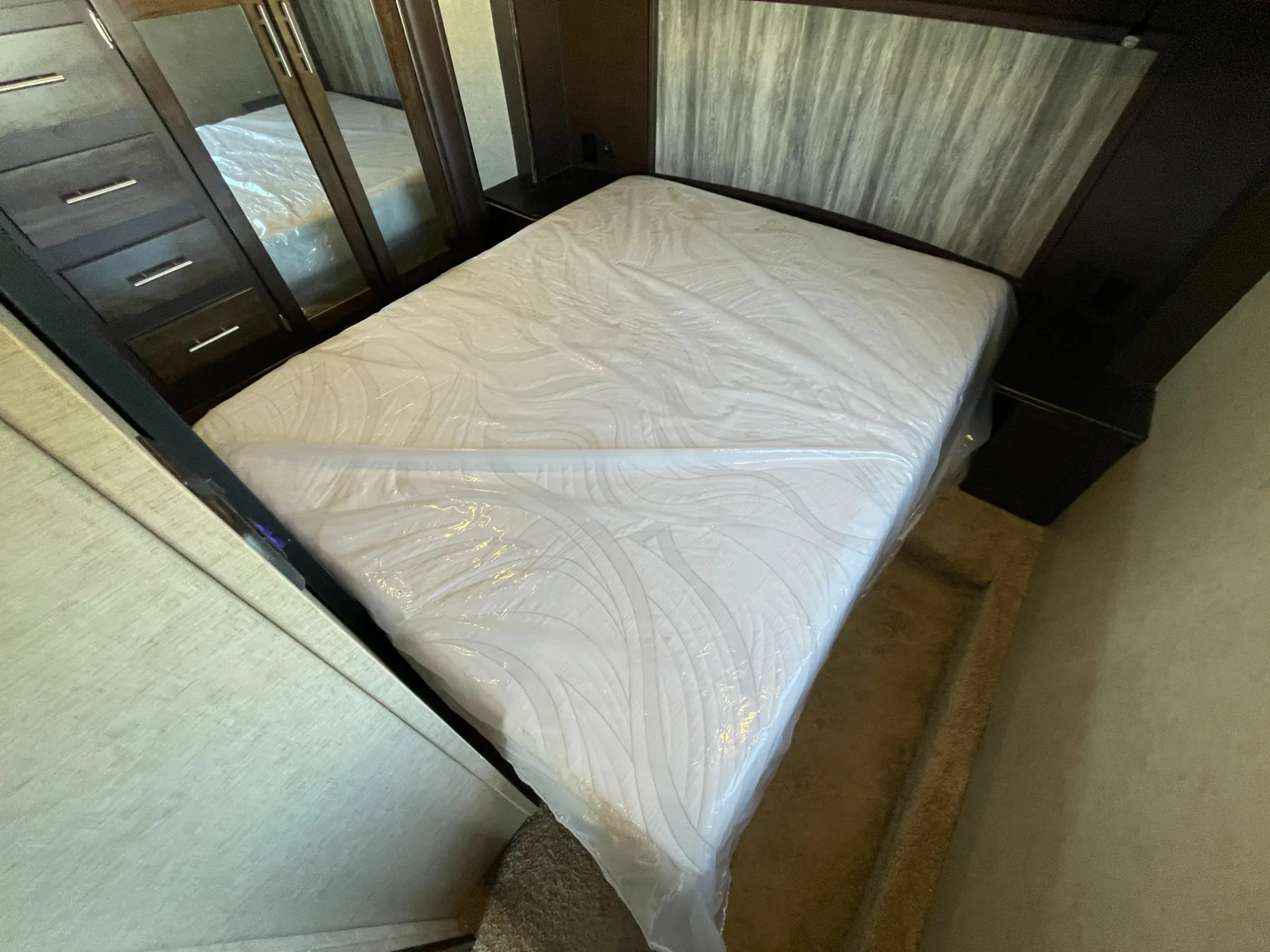 2018 Forest River Cherokee Arctic Wolf 265DBH8 - Photo 4