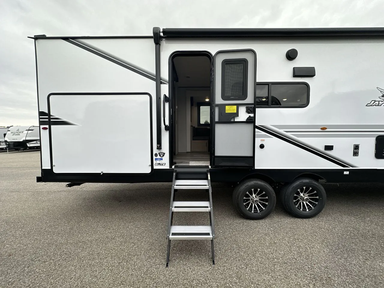 2026 Jayco Jay Flight SLX 295TBS - Photo 3