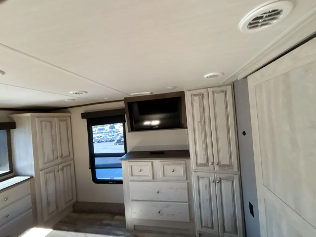 2022 Forest River Cardinal Luxury 380RLX, Photos photo 42