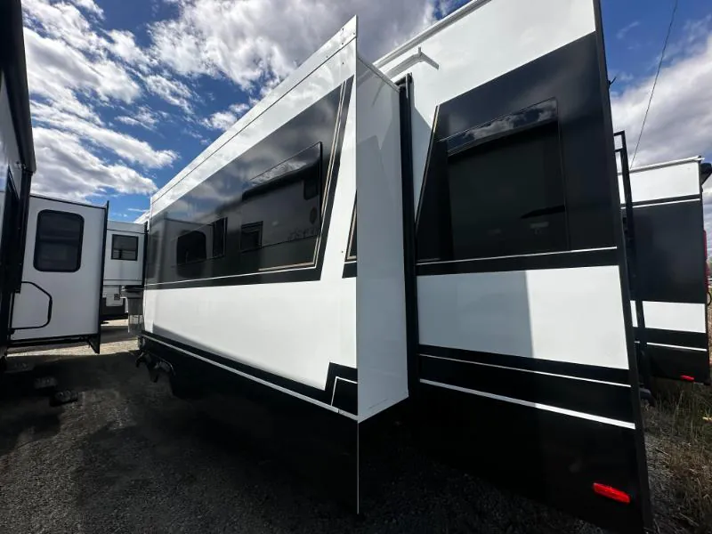 2026 Brinkley Model Z 3600, Photos photo 32