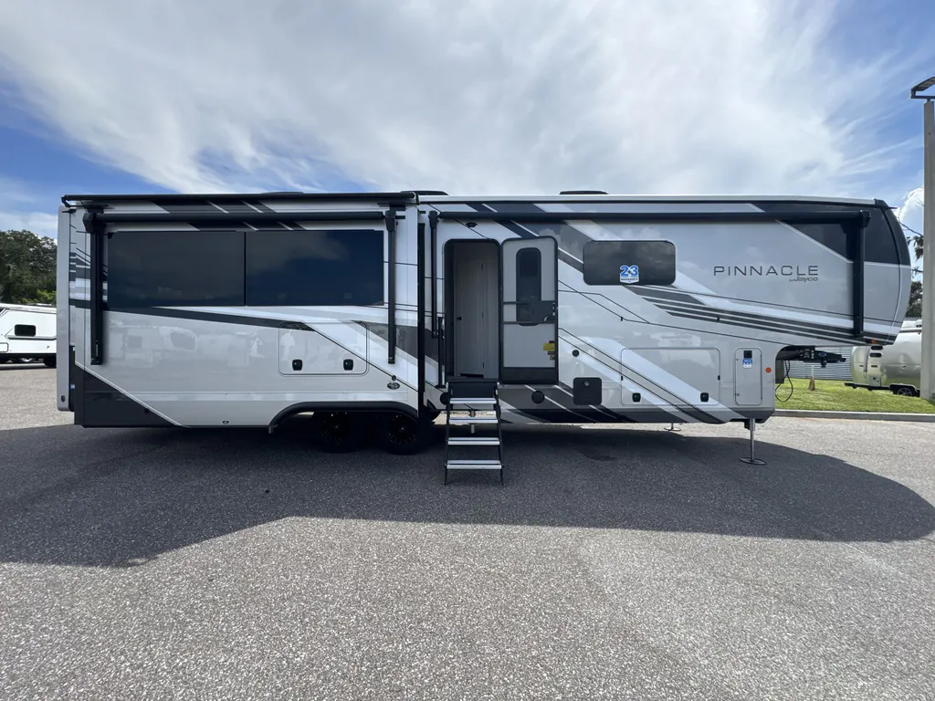 2027 Jayco Pinnacle 36FBTS, Photos photo 2