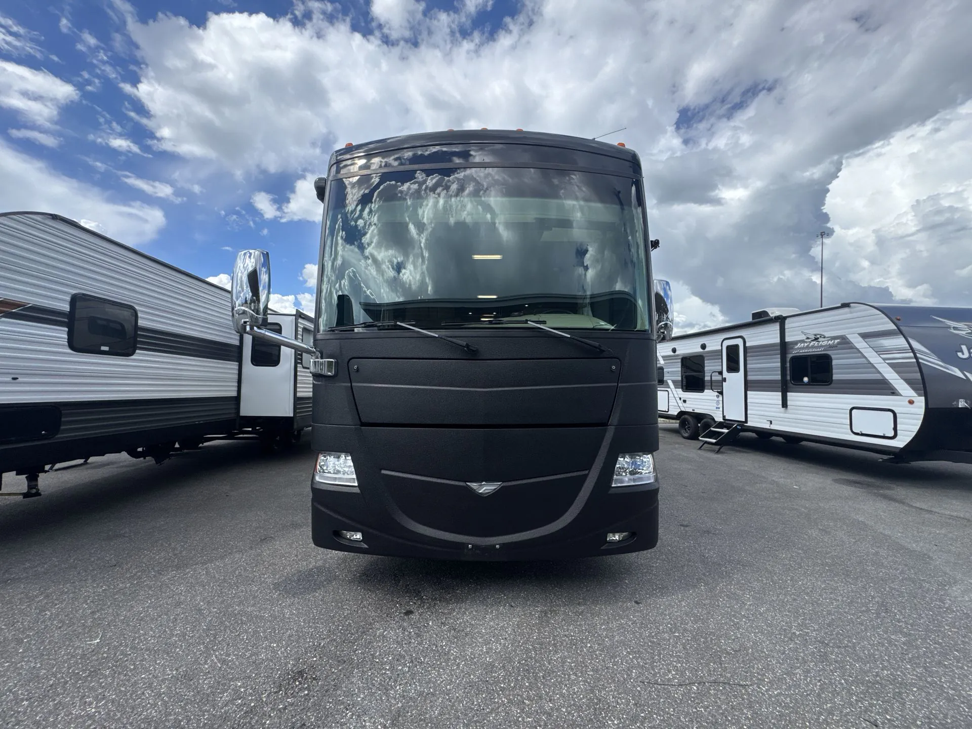 2010 Fleetwood Discovery 40X - Photo 2