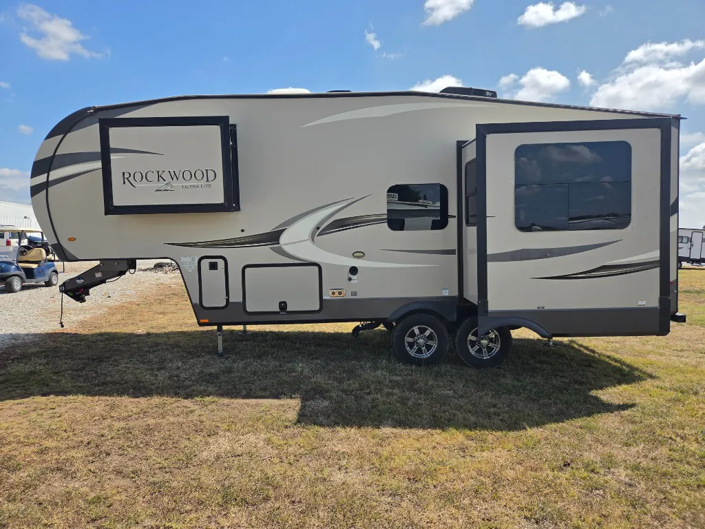 2021 Forest River Rockwood Ultra Lite 2445WS - Photo 3