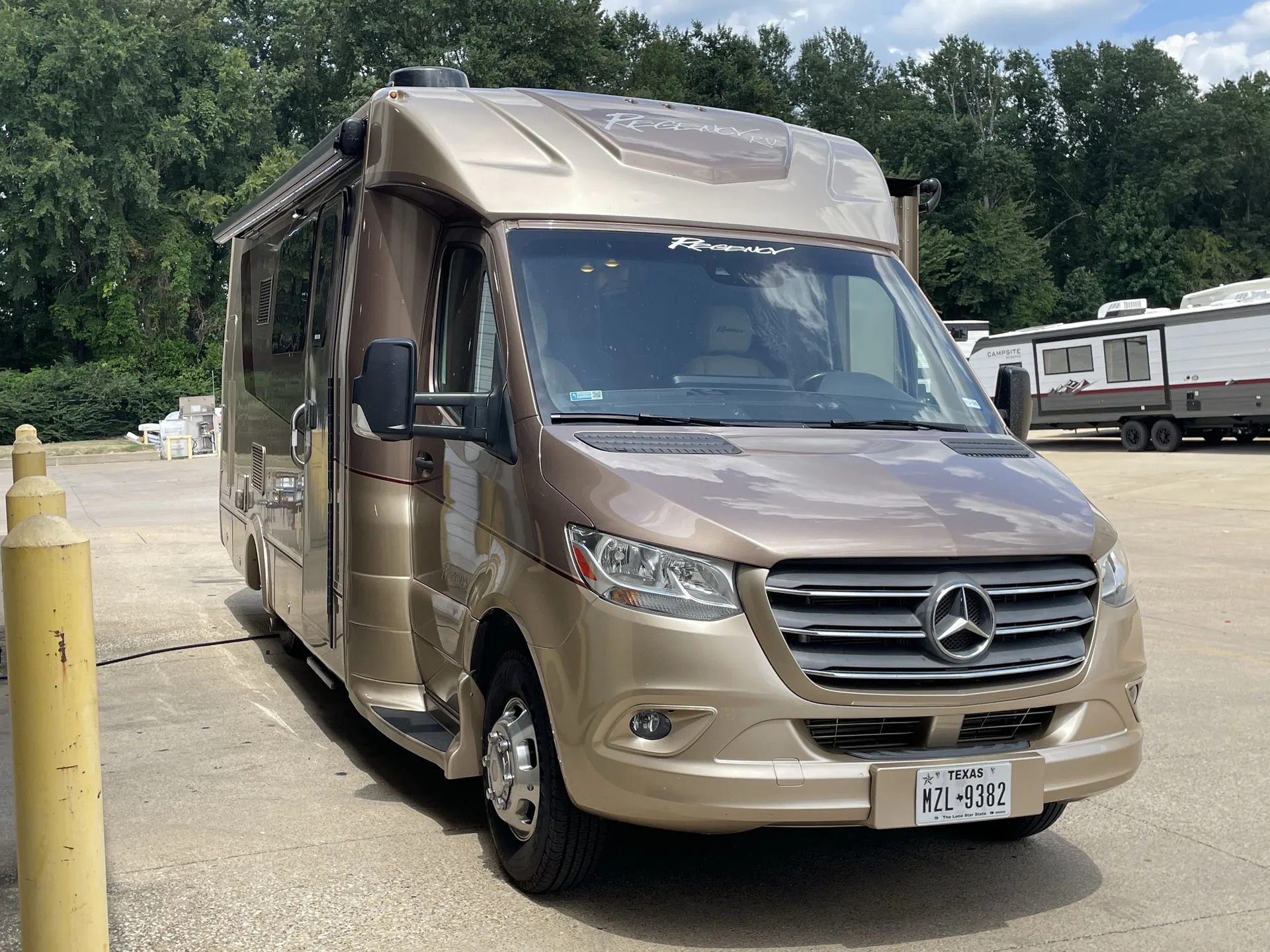 2020 Regency Ultra Brougham 25TB - Photo 2