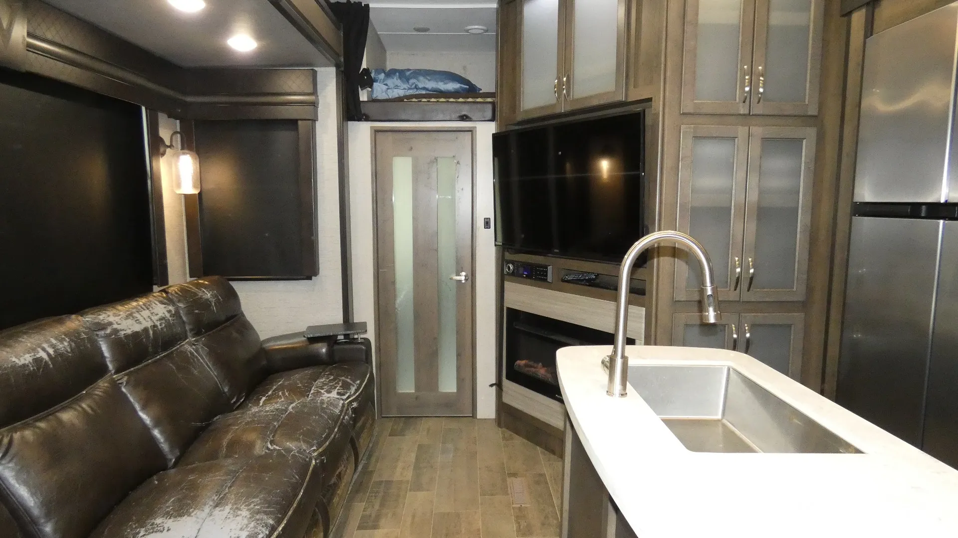 2019 Dutchmen Voltage 3615 - Photo 3
