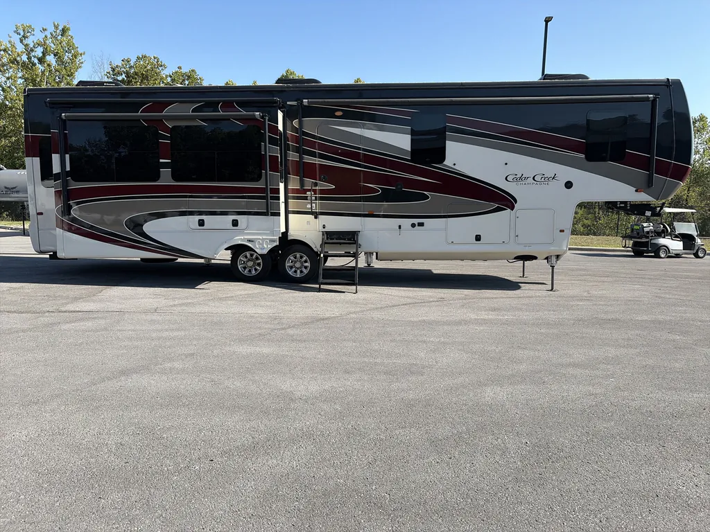 2020 Forest River Cedar Creek Champagne Edition 38EL, Photos photo 5